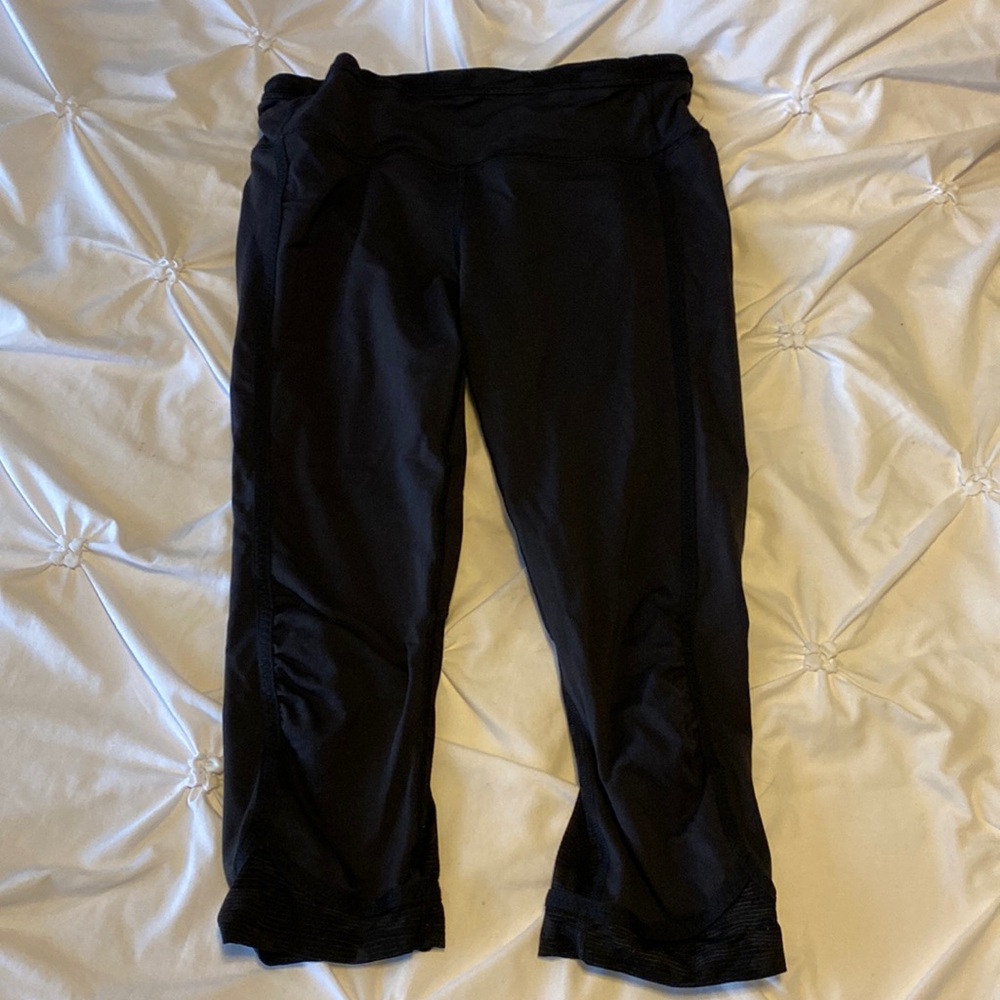 black lululemon capris size 2